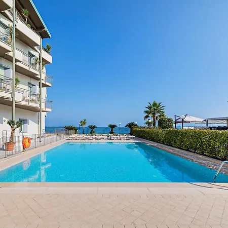 Apartment Residenza Miralago Ii By Wonderful Italy Desenzano del Garda